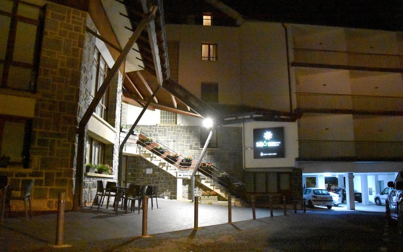 Hotel y Apartamentos SNÖ Isaba Exterior foto