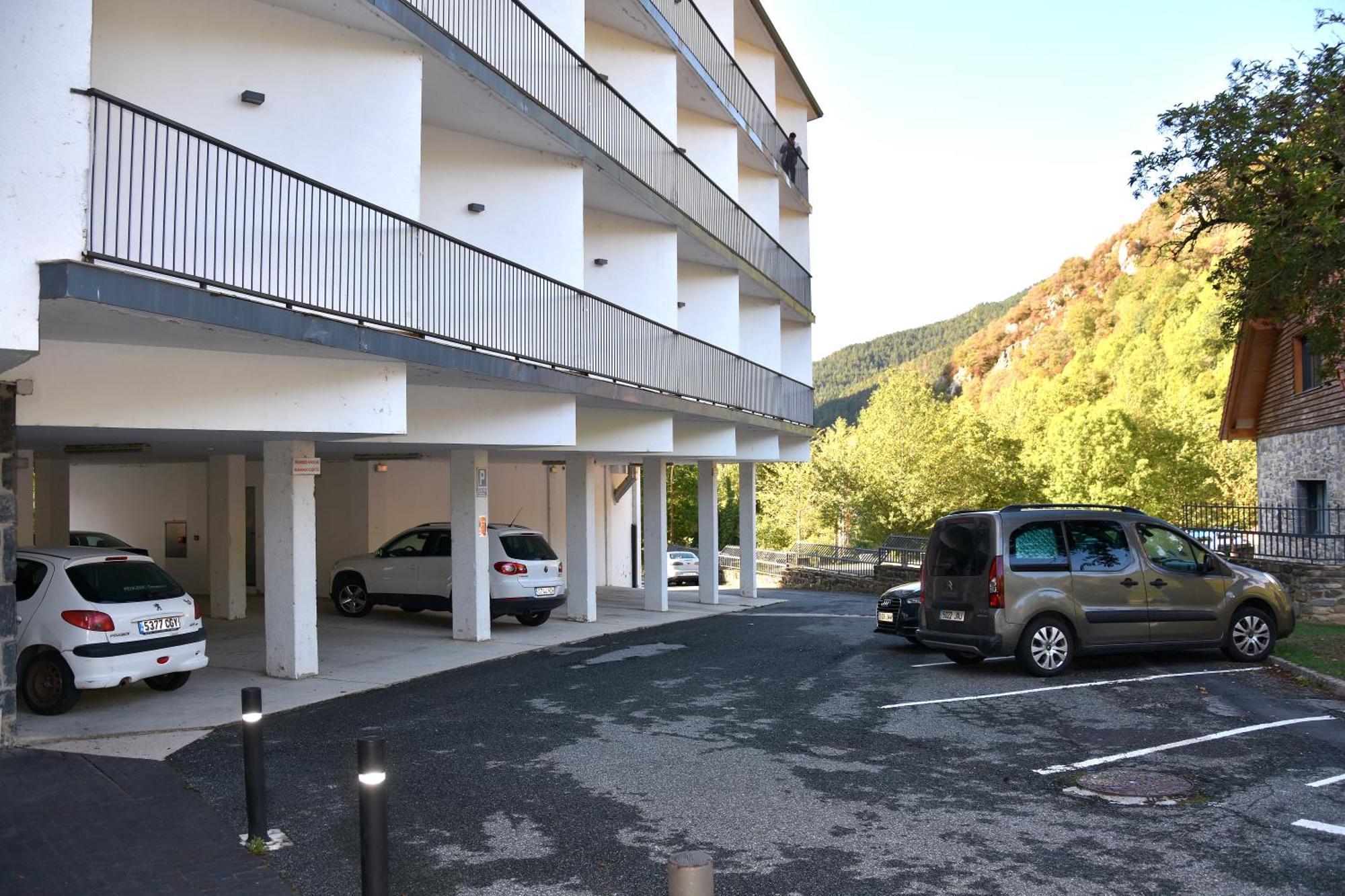 Hotel y Apartamentos SNÖ Isaba Exterior foto